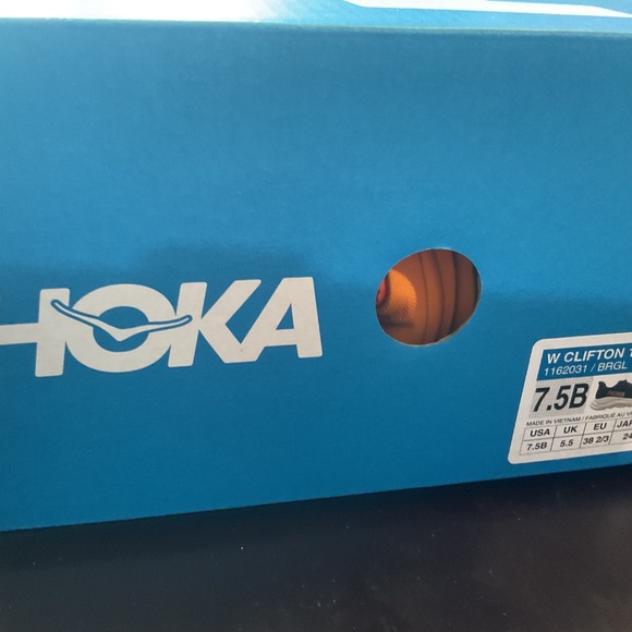 Beautiful Women's Hoka Sneakers size 8 - Picture 4 of 9
